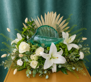 GLASS CONCH SHELL DECOR FLOWER ARRANGEMENT