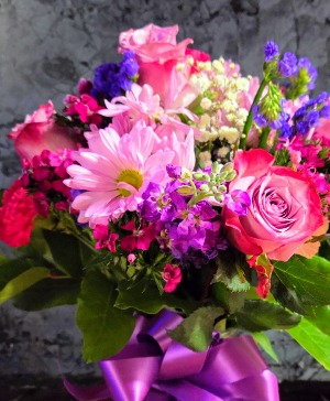Glass vase all around mixong lasting pinks n purpl Glass vase fresh flowers