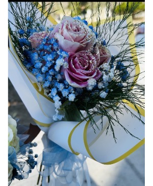 Glitz 6 roses handheld bouquets  Choose from Pinks, Reds and  or White Roses