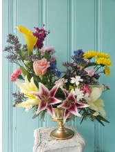 GOLDEN GLORY FLOWER ARRANGEMENT