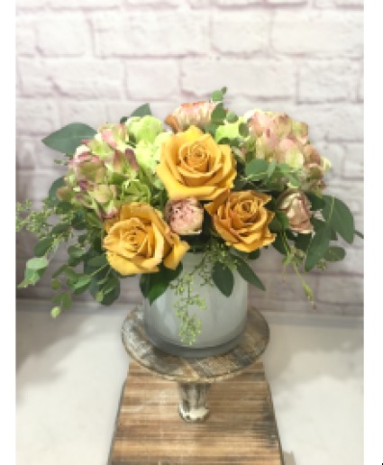 Golden Raspberry Roses Vase Arrangement