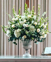 Good-Looking Greens Table Arrangement