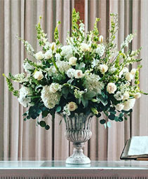 Good-Looking Greens Table Arrangement