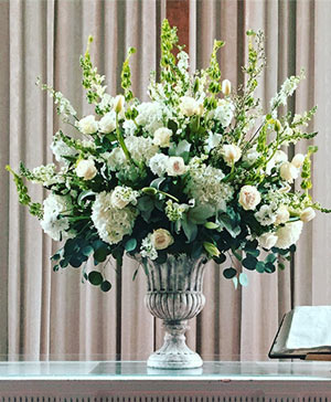 Good-Looking Greens Table Arrangement