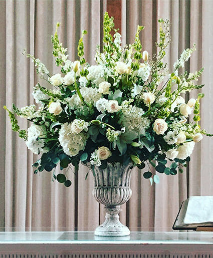 Good-Looking Greens Table Arrangement