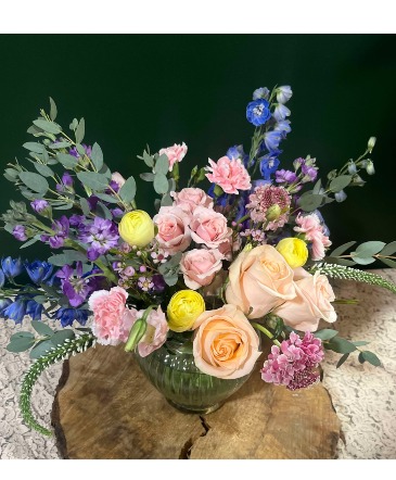 Gorgeous Gratitude Vase Arrangement in Winchendon, MA | Ruschioni’s Flowers and Gifts