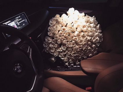 gorgeous White roses roses