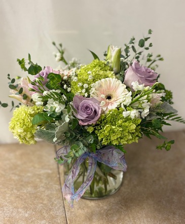 Graceful Bloom Vase arrangement in Winter Park, FL | APPLEBLOSSOM FLORIST & GIFTS
