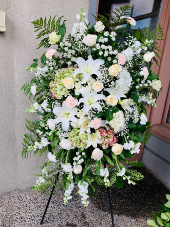 Graceful Tribute Spray  