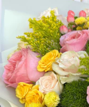 Graduation Basic wrapped bouquet/ laydown bouquet Designer's Choice