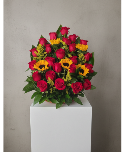 grand Rose suflower arrangement basket