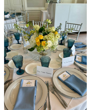 Guest Table Centerpiece Floral Arrangement in Darien, CT | DARIEN FLOWERS