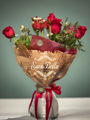 Hand Bouquet Dozen Red Roses  Hand Bouquet