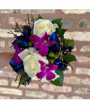 Hand Tied 4 Hand Tied/ Nosegay