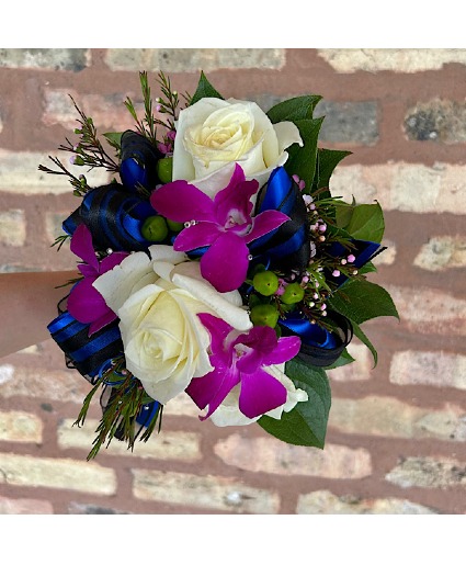 Hand Tied 4 Hand Tied/ Nosegay