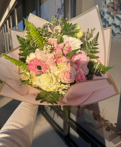 Handwrap Valentine's Day Designer's Choice Handwrapped bouquet