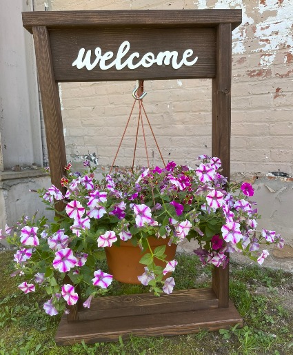 Hanging Basket Welcome Sign Plant in Medina, NY - CREEKSIDE FLORAL AND  DESIGN