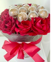 HAT BOX  FLOWERS BOUQUET  Floral arrangement 
