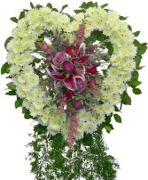 K624 Heart and Love Funeral Tribute Heart on an Easel 