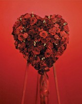 HEART STANDING SPRAY RED 