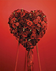 HEART STANDING SPRAY RED 