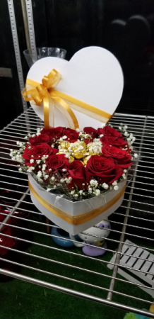 Heartfelt Message of Love  Rose's and Chocolates 