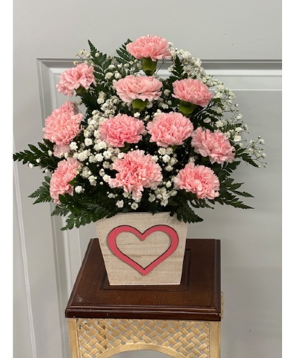 Heartful one sided arrangement in a wooden box
