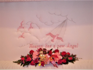 Heaven has a new angel Caket lid garland