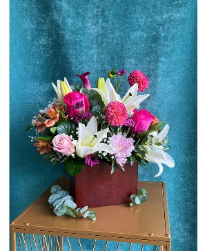 HELLO THERE FLOWER ARRANGEMENT