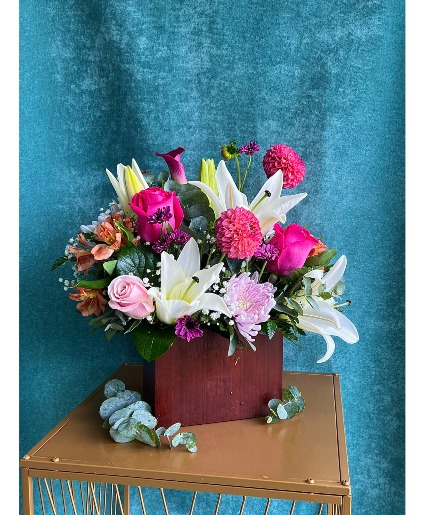HELLO THERE FLOWER ARRANGEMENT