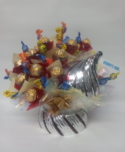 Hersheys  candydish w/ ferro rocher Candy bouquet