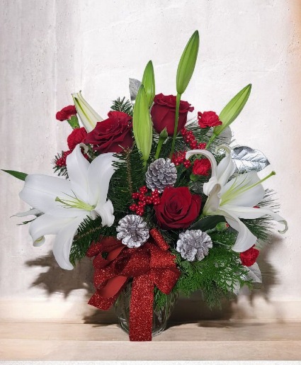 Holiday Enchantment Bouquet    twr07-1 Winter Vase Arrangement