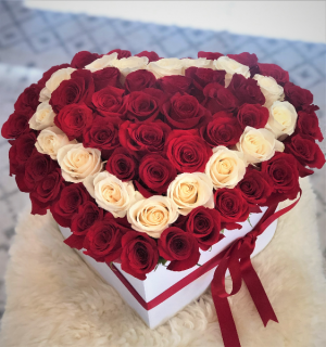 Hot & Cold Heart Box Roses in Big Heart