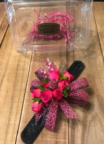 Hot pink & black spray rose wristlet 
