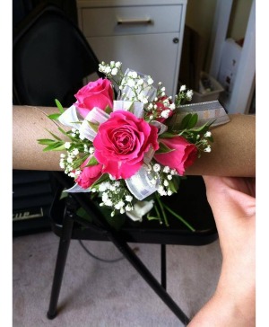 HOT PINK SPRAY ROSE WRIST CORSAGE