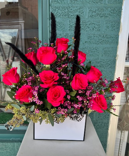 To Hot To Handle  1 Dozen Roses