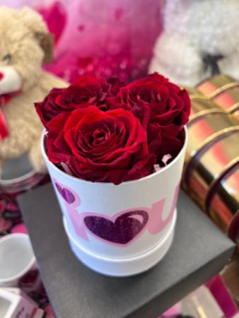 I ❤️you hat box small Floral arrangement 