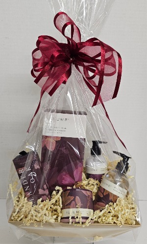 Illume Oleander oak gift Basket