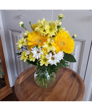 in the garden mixed vase arrangement