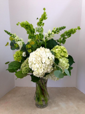 Irish Mist Bouquet  All Around Vase