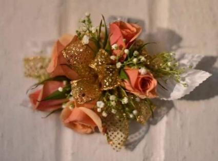 ISLE PEACH ROSES WITH GOLD ACCENT 