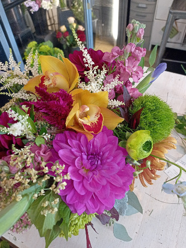 Premium Arrangement Designer's Choice in Glastonbury, CT | THE FLOWER DISTRICT