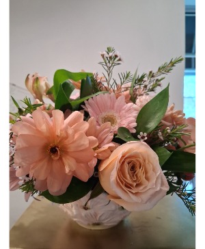 Just Peachy Daisy Centerpiece   Ceramic Keepsake Bowl