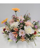 K113 Hop Into Spring Round Centerpiece 