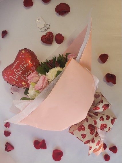 Key to my Heart Hand-tied Bouquet with Heart Keychain & Balloon