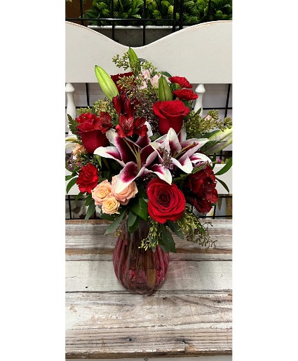 Kiss In The Park Fresh Vase Arrangement