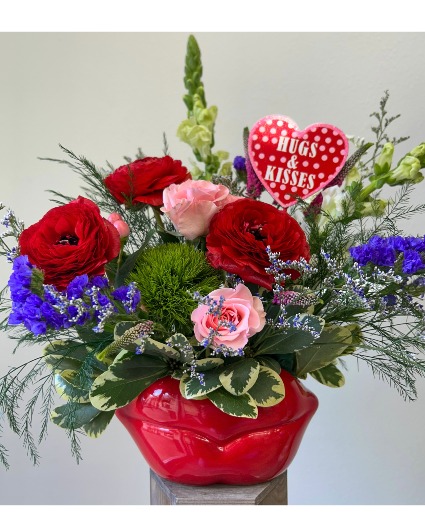 Kiss Me!  Valentine Mixed Arrangement 