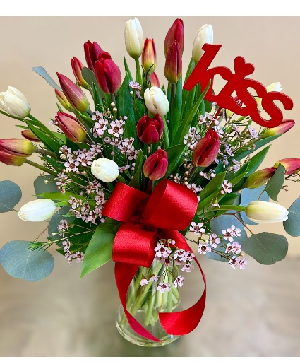 Kissable Tulips Flower arrangement