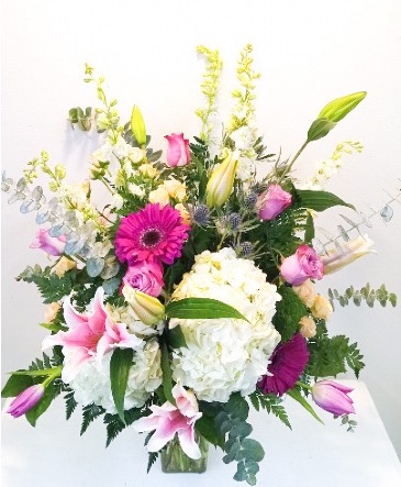 KOLOB'S KISS Arrangement Our most popular arrangement! Variety of colorful in-season flowers in Hurricane, UT | Wild Blooms