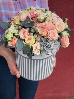 La Romantic  Flower box arrangement 